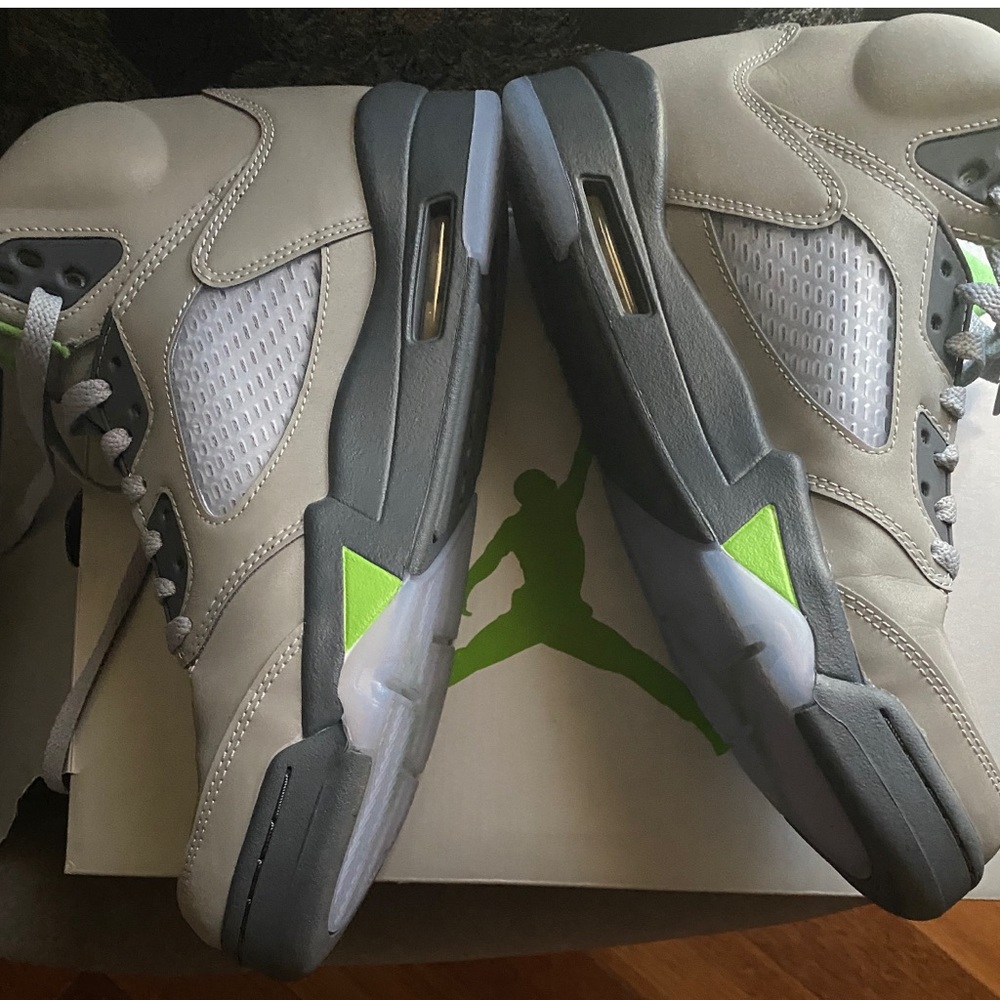 Put Some Fall In Your Step With The Jordan 5 Retr… - image 3